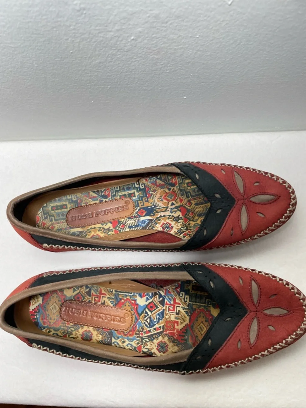 EUC Vintage Hush Puppies Red Black Cutout Moccasins Suede Flats 9